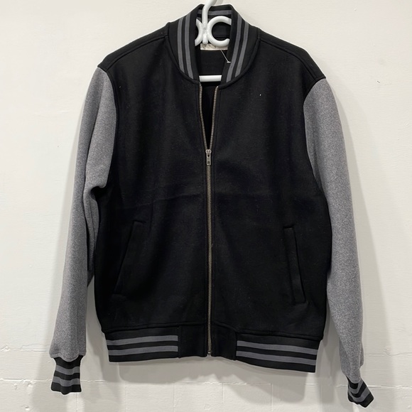 Huge Sale 🔥🔥🔥 Up To 80% Discount. Men's Hoodie BNWT Size : S - Picture 1 of 3